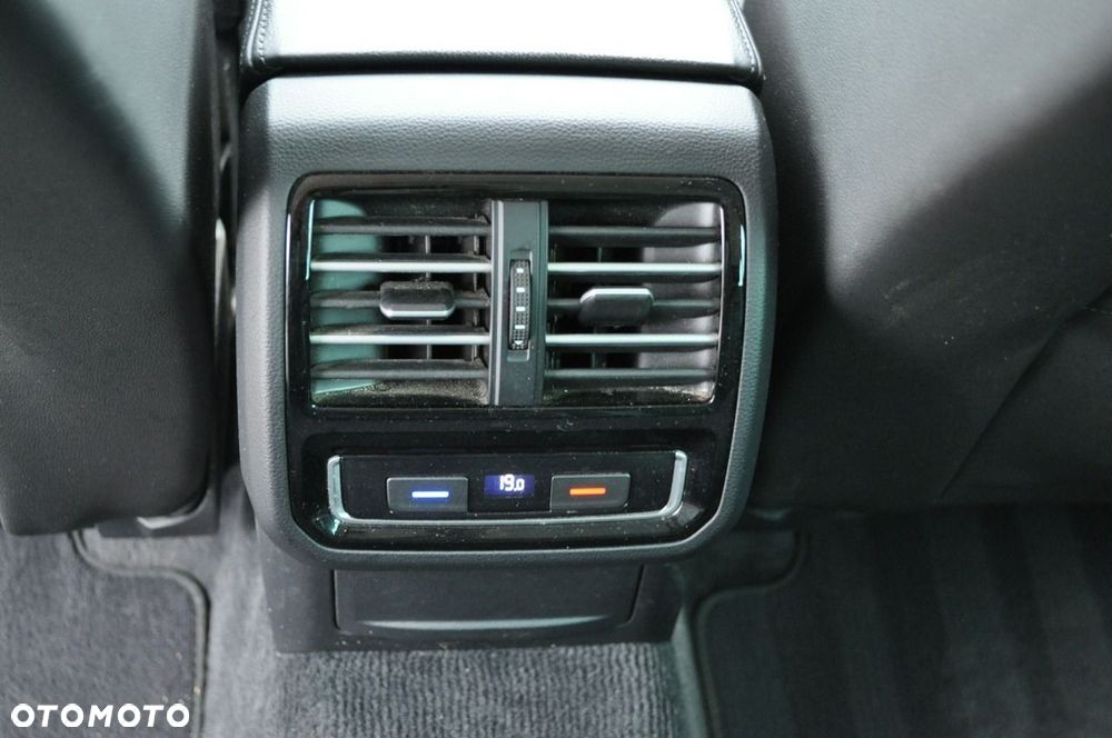 Volkswagen Passat - 25