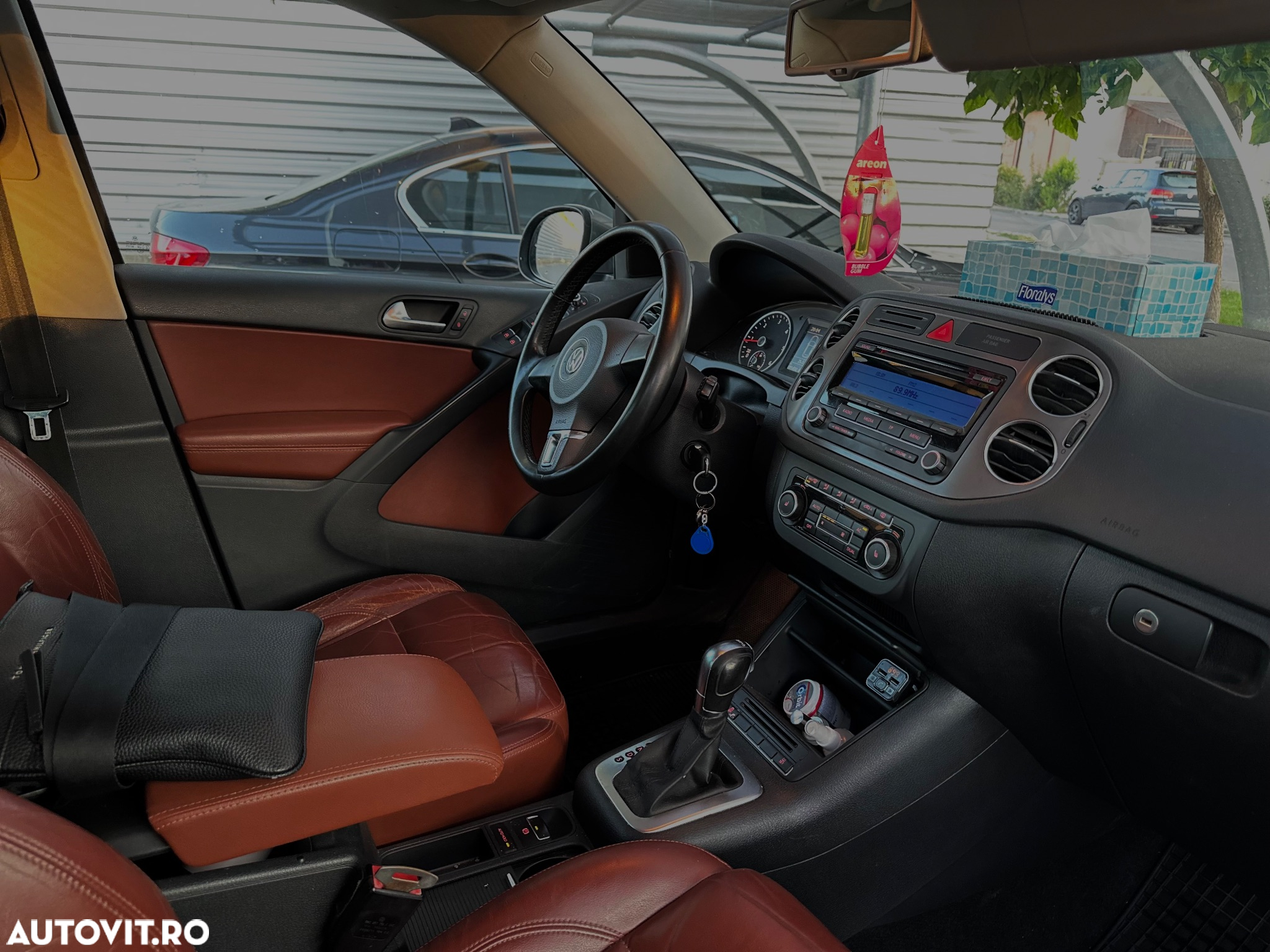 Volkswagen Tiguan 2.0 TDI 4Motion DSG Sport & Style - 4