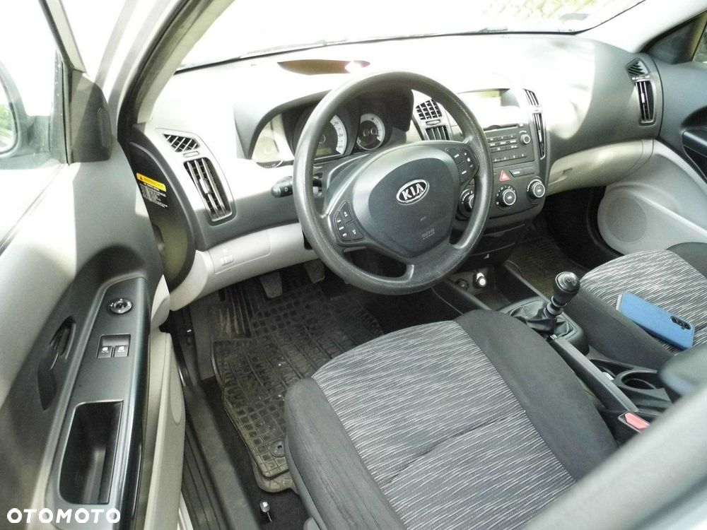 Kia Ceed - 6