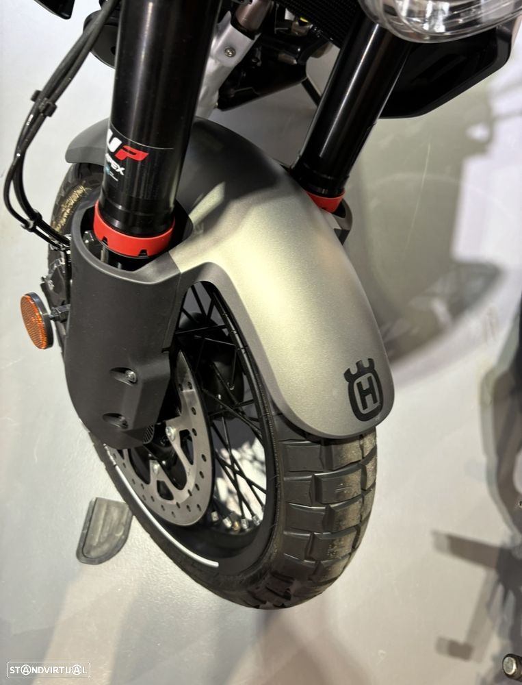 Husqvarna Svartpilen 125 - 8