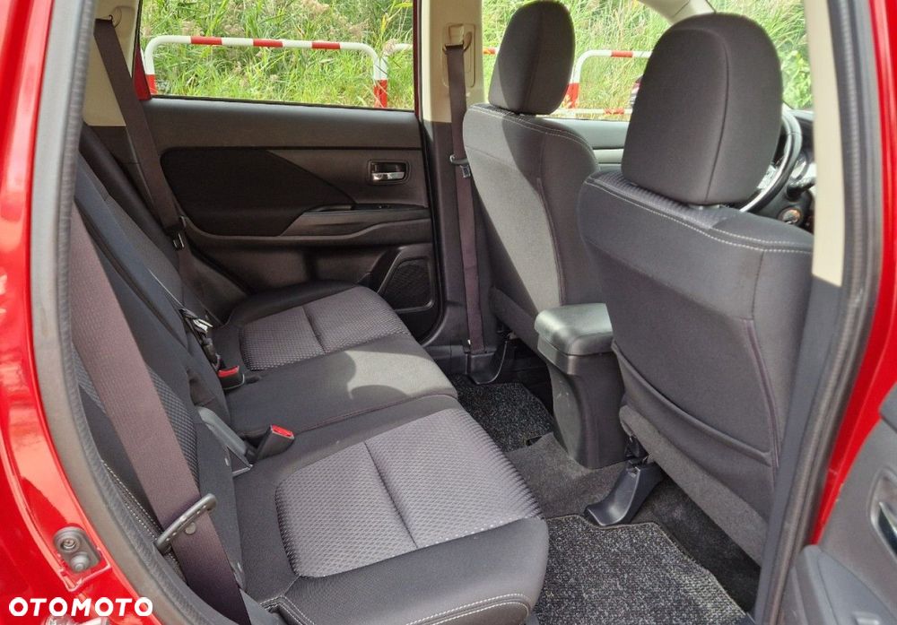 Mitsubishi Outlander 2.0 2WD SUV-Star - 30