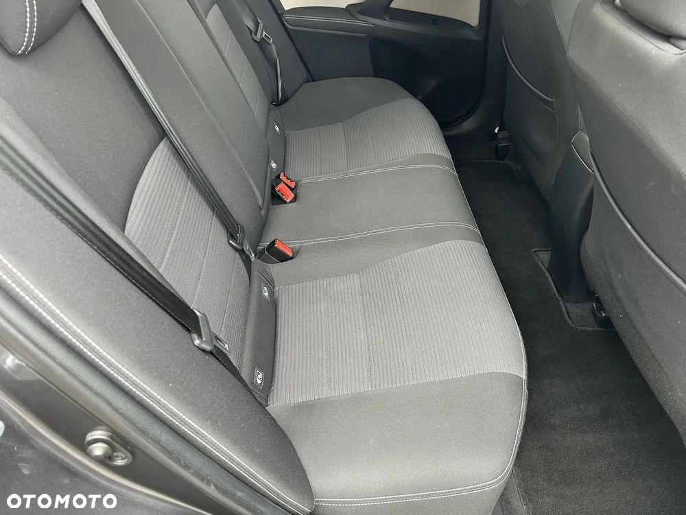 Toyota Avensis 1.8 Comfort - 34