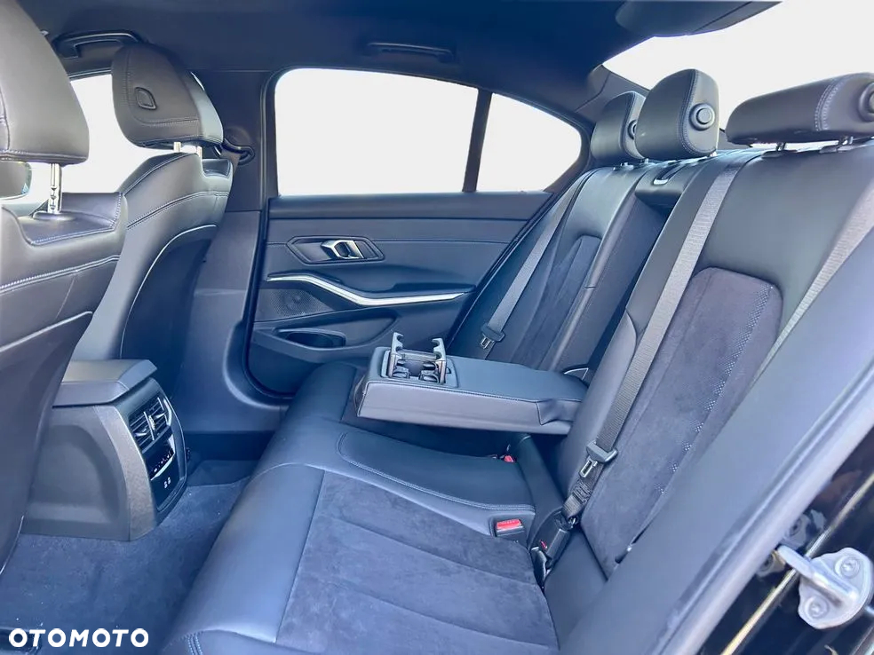 BMW Seria 3 330e PHEV xDrive M Sport - 31