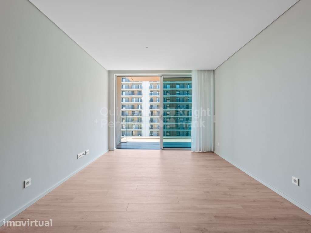 Apartamento T2 com terraço e garagem entre Monsanto e Miraflores - Grande imagem: 4/23
