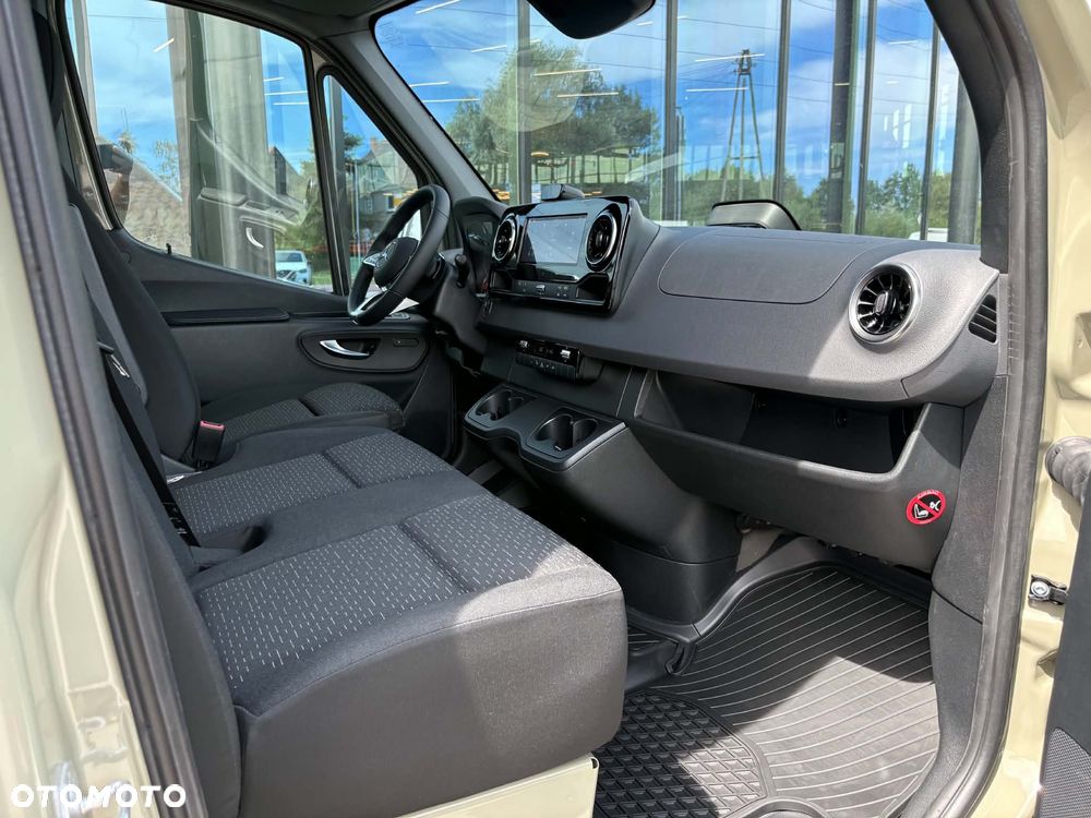 Mercedes-Benz Sprinter - 15