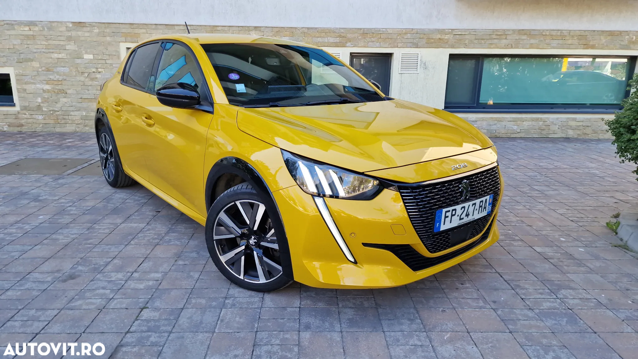 Peugeot 208 1.2 L PureTech STT EAT8 GT Line - 5