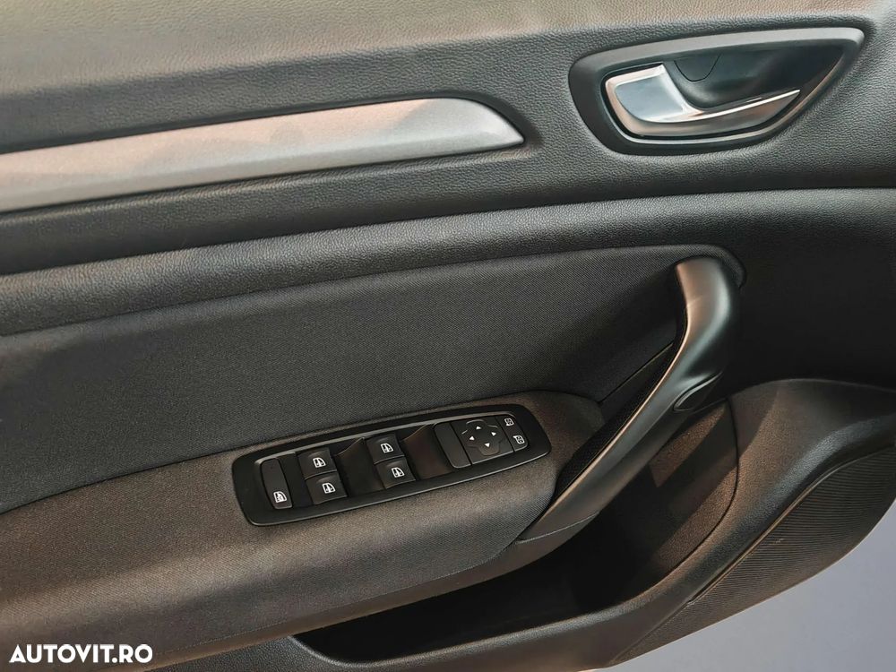 Renault Megane TCE 140 EDC Techno - 30