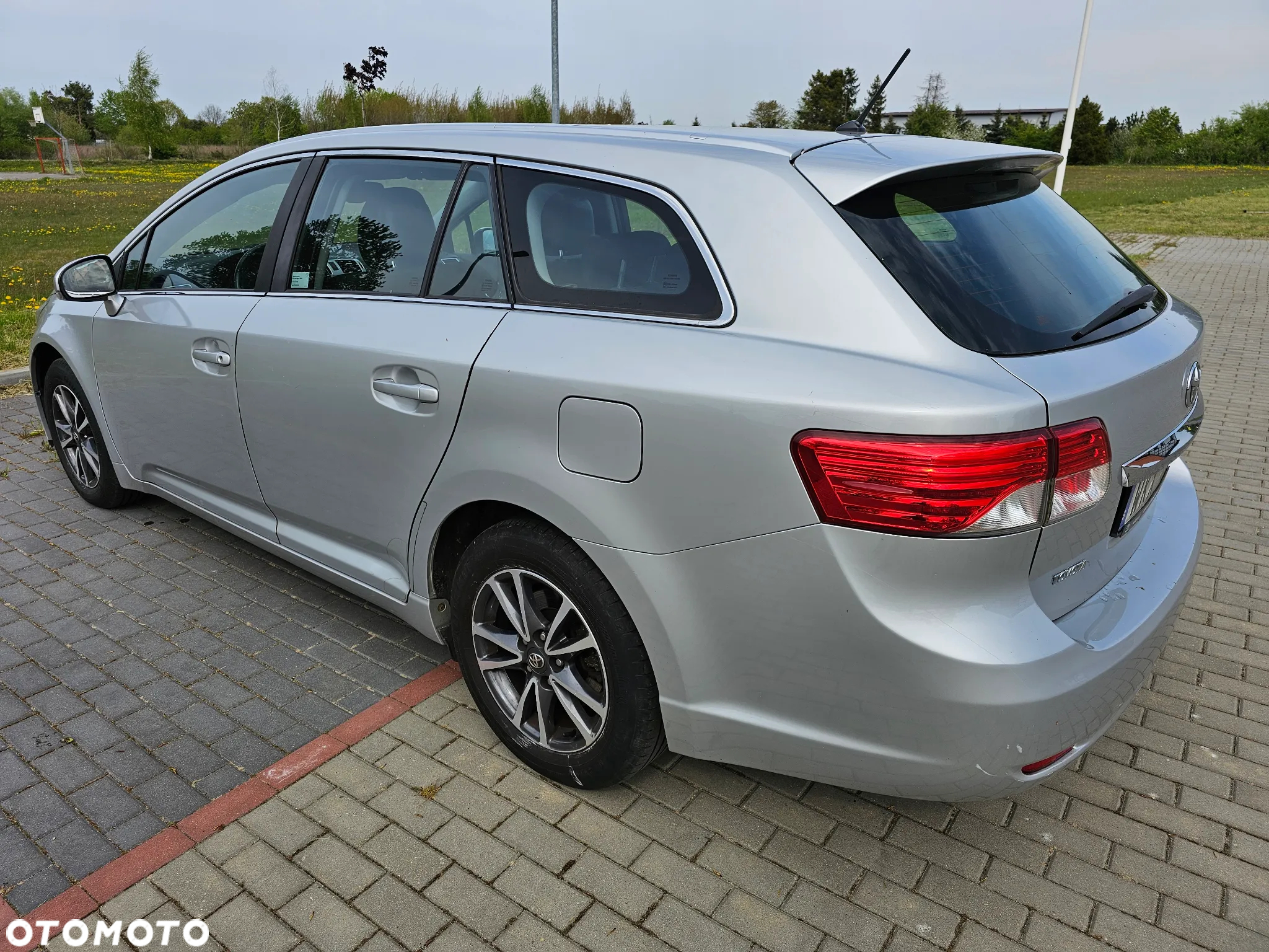 Toyota Avensis Combi 2.0 Executive - 2