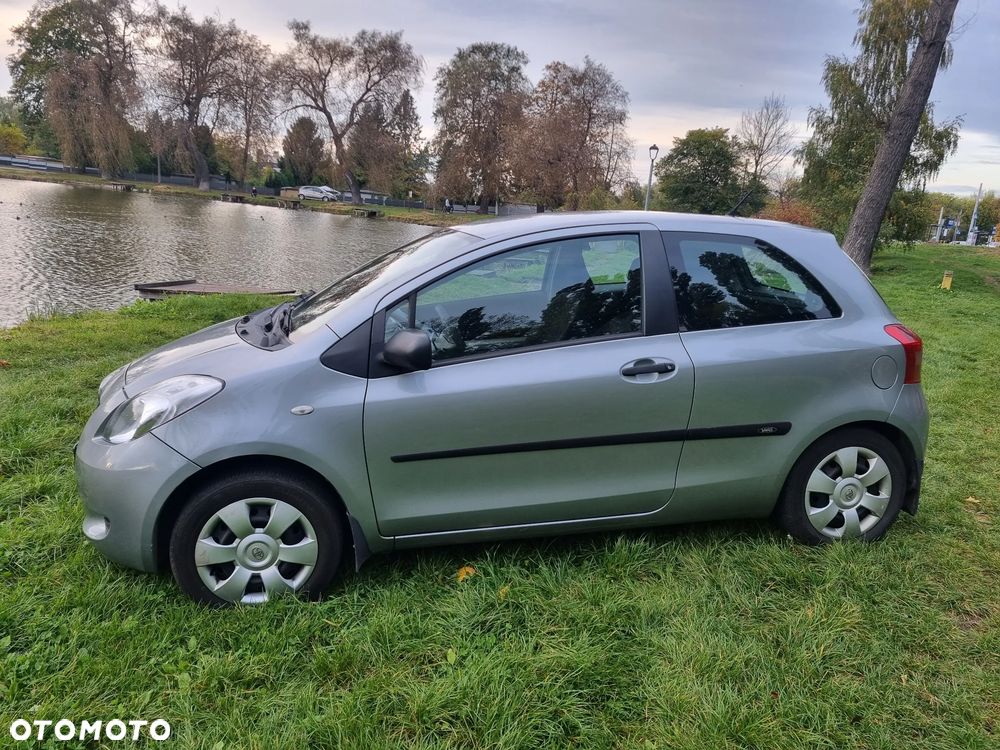 Toyota Yaris 2006 photo 2