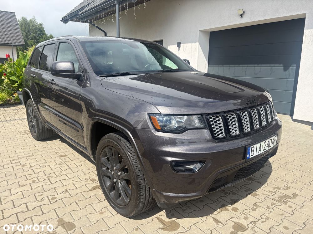 Jeep Grand Cherokee - 26
