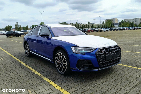 Audi S8