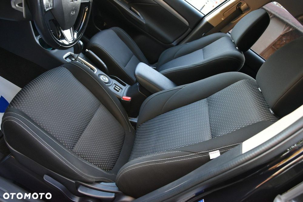 Mitsubishi Outlander 2.0 Instyle Navi 4WD CVT - 28