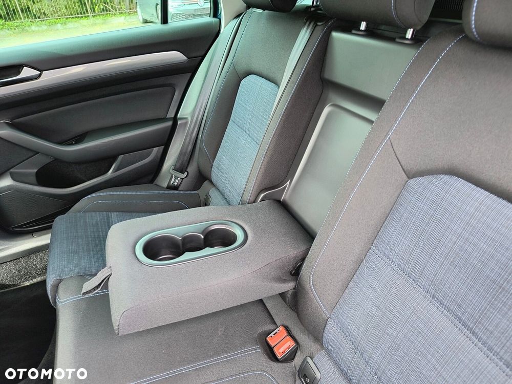 Volkswagen Passat - 18