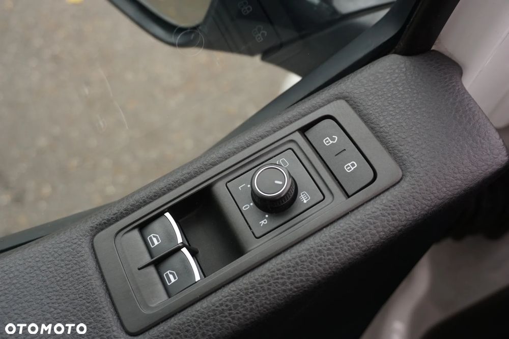 Volkswagen Multivan - 24