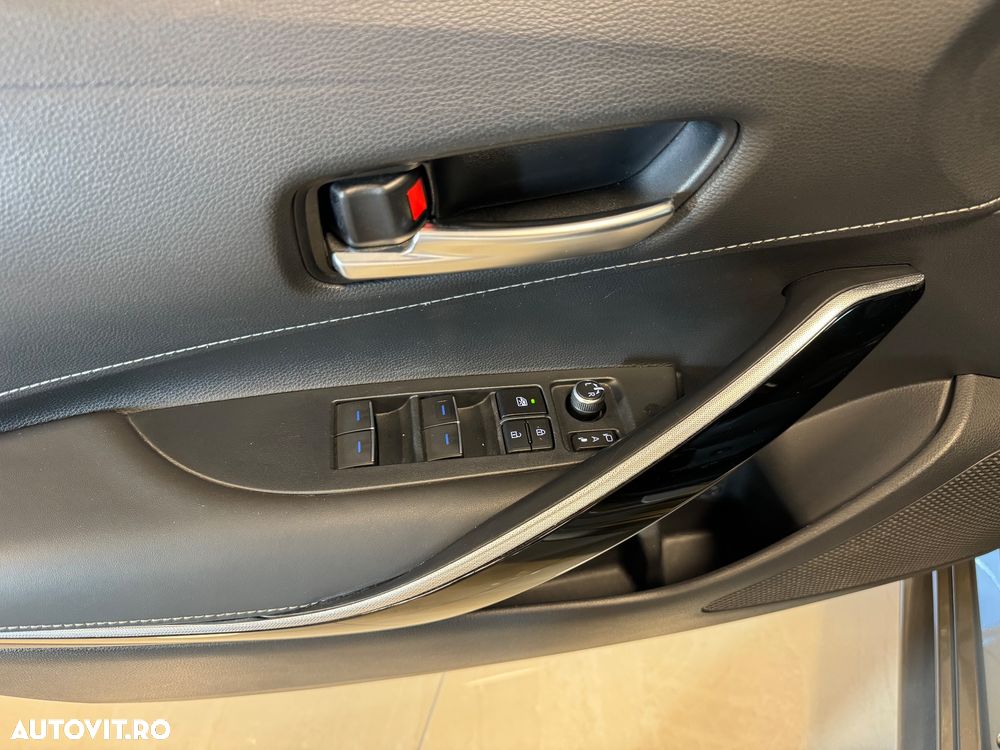 Toyota Corolla 1.8 Hybrid Team Deutschland - 19