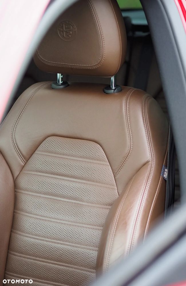 Alfa Romeo Stelvio 2.0 Turbo 16V AT8-Q4 Ti - 24