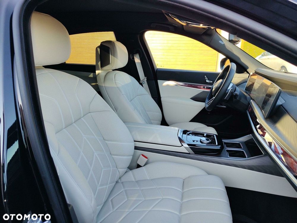 BMW Seria 7 - 25