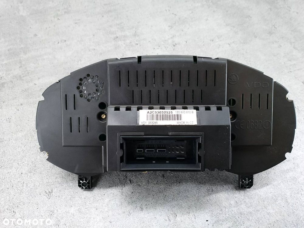 LICZNIK SKODA OCTAVIA II 1Z0920810B  V3562416 A2C53032525 1.6 FSI - 4