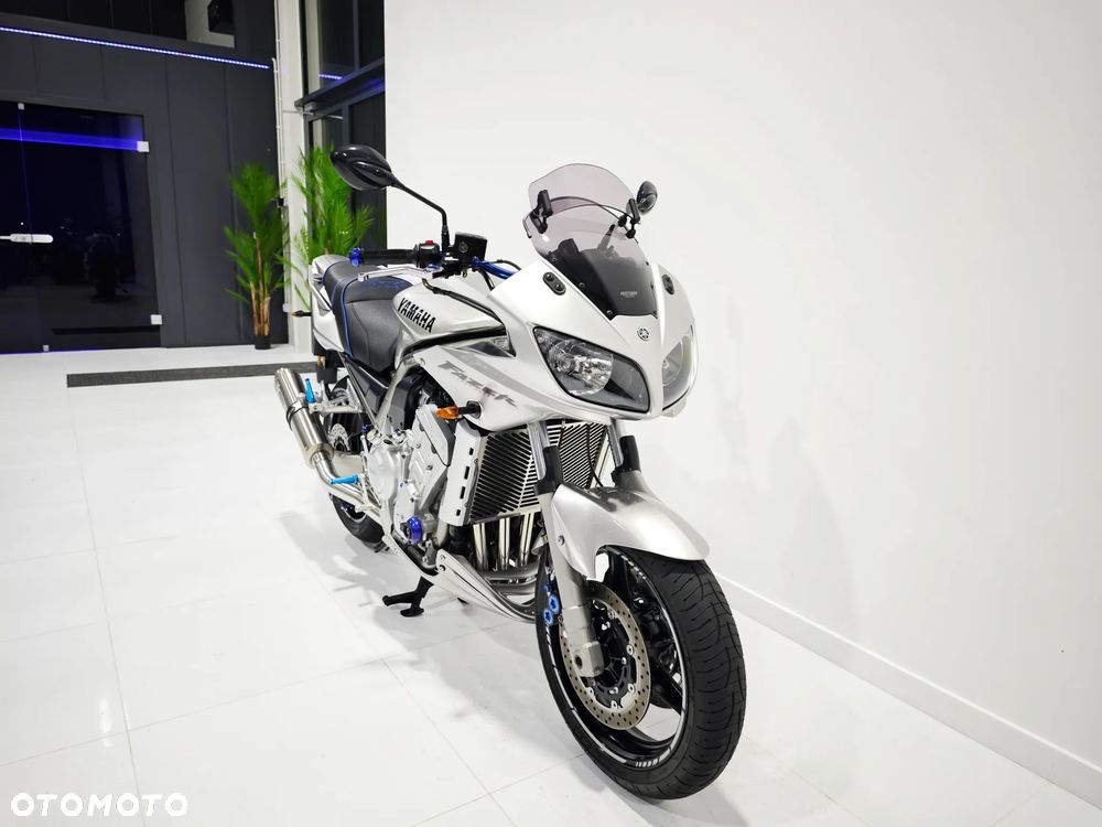 Yamaha FZS - 8