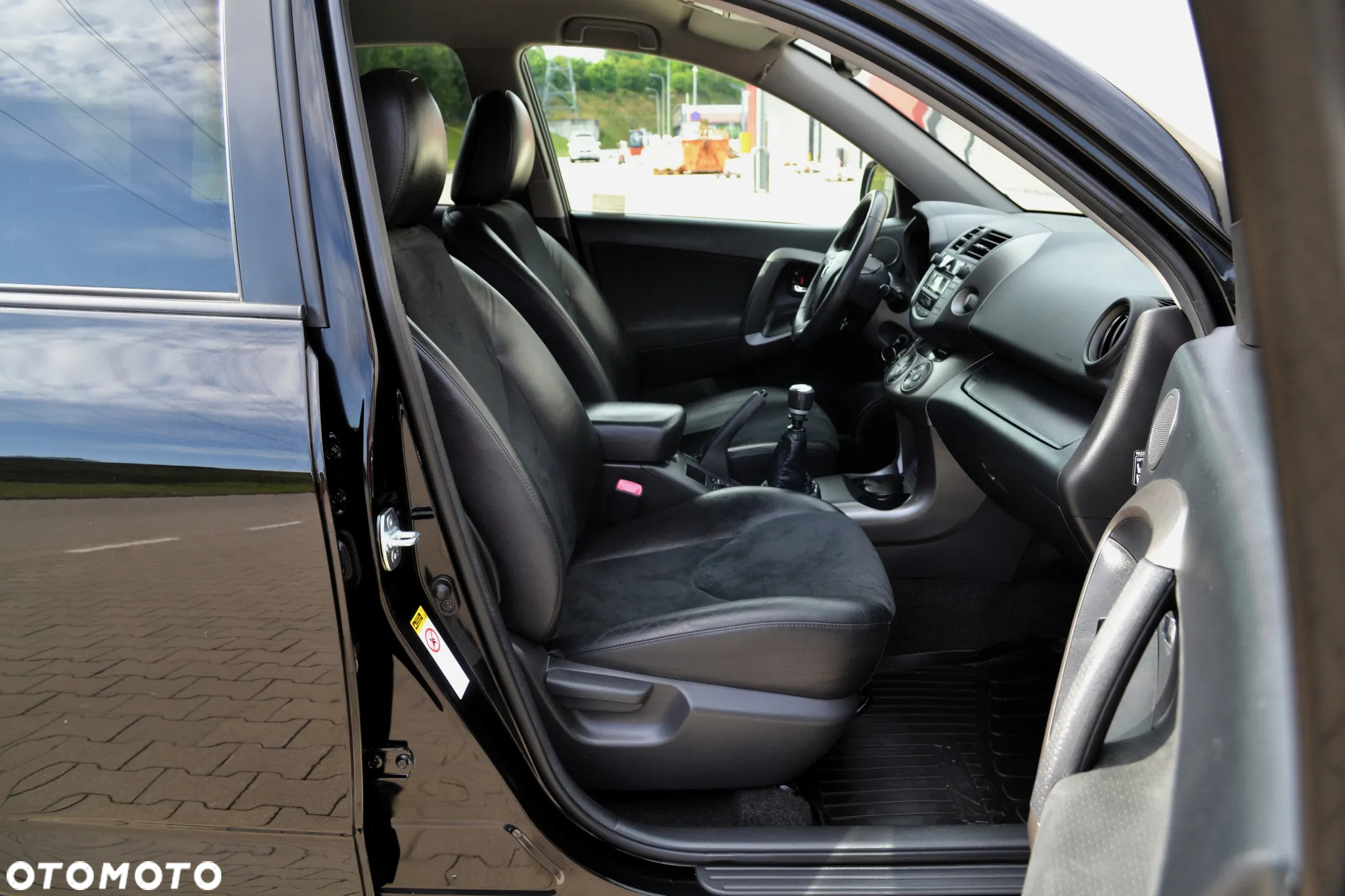Toyota RAV4 2.0 VVT-i Premium - 11
