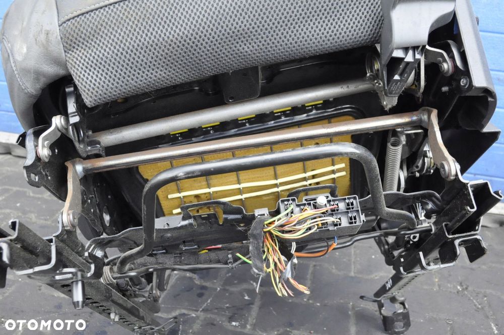 VOLVO  S40 II V50 FOTEL KIEROWCY SKÓRA RIII - 4