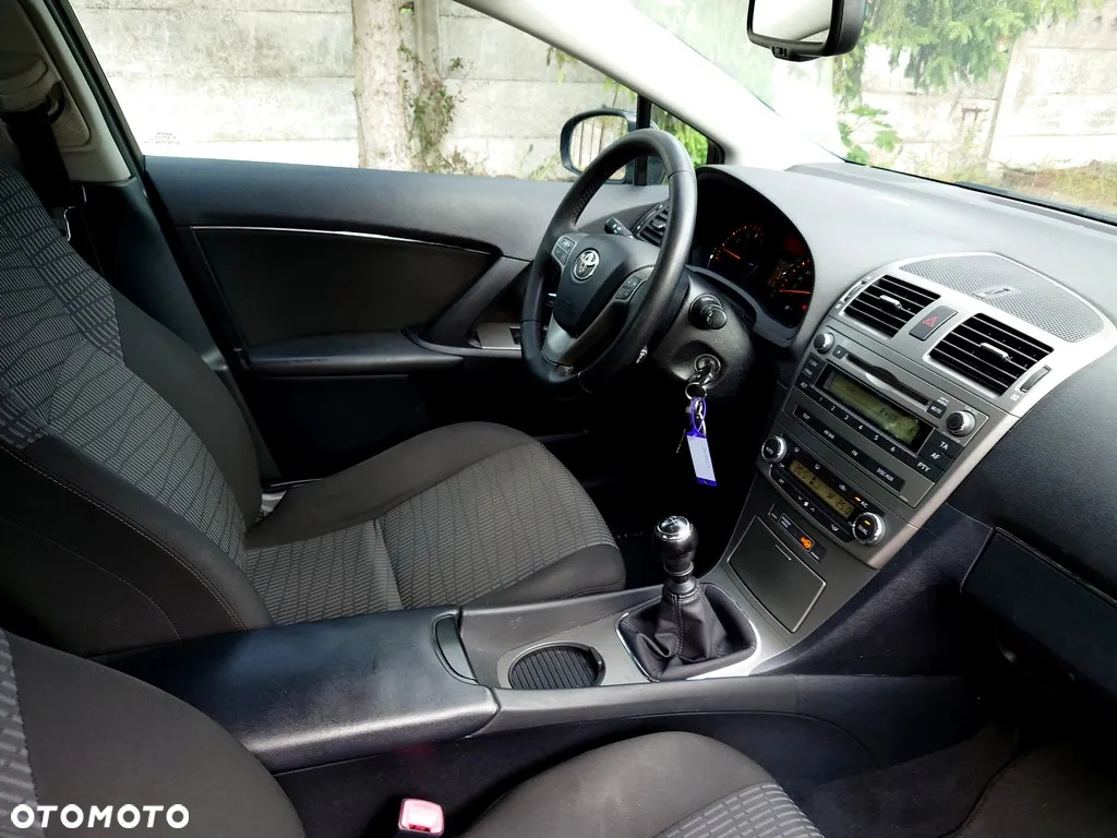 Toyota Avensis 1.8 Sol - 13