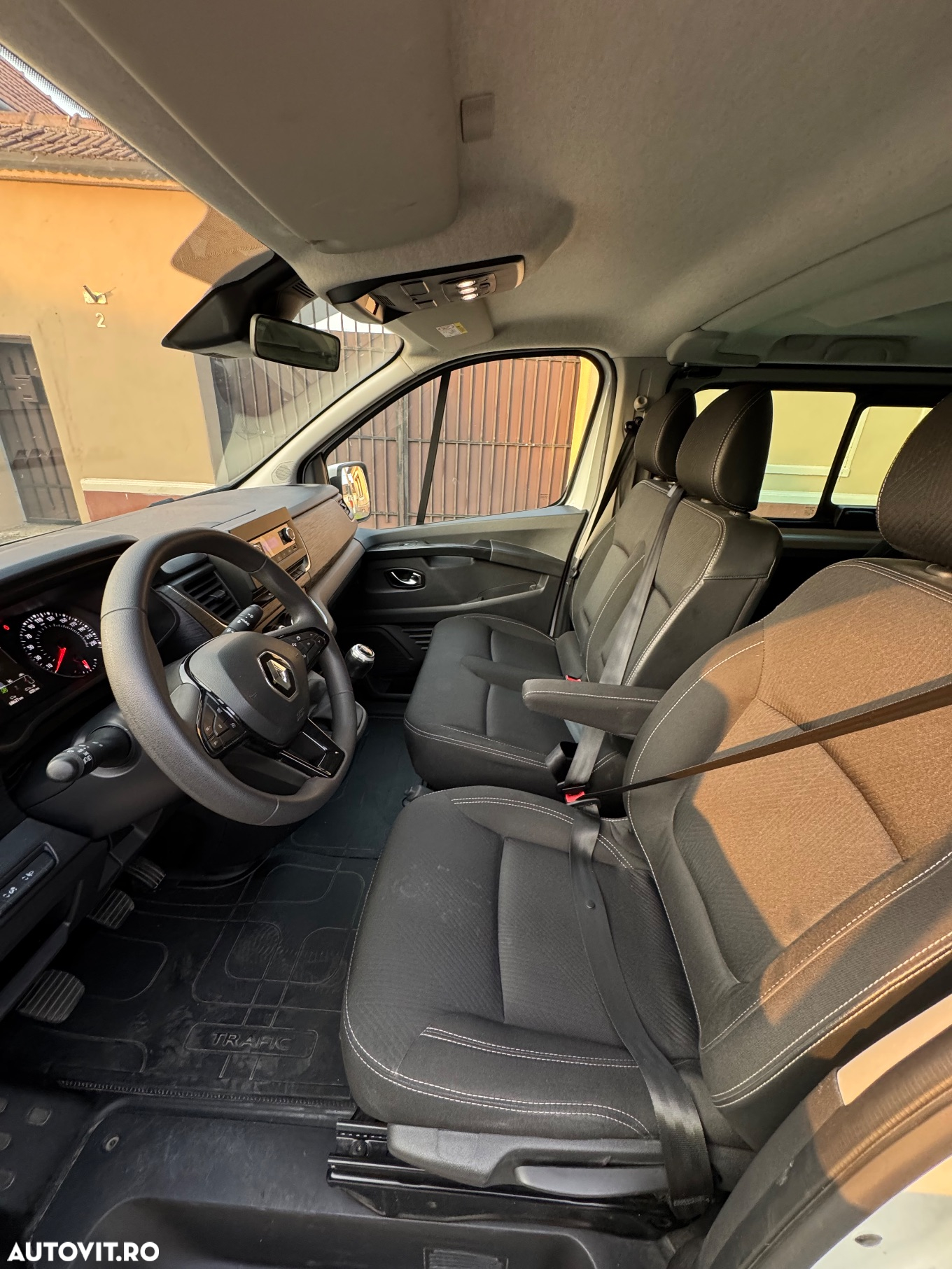 Renault Trafic Combi 2.0 Blue dCi 150 S&S L2 8+1 Zen - 6