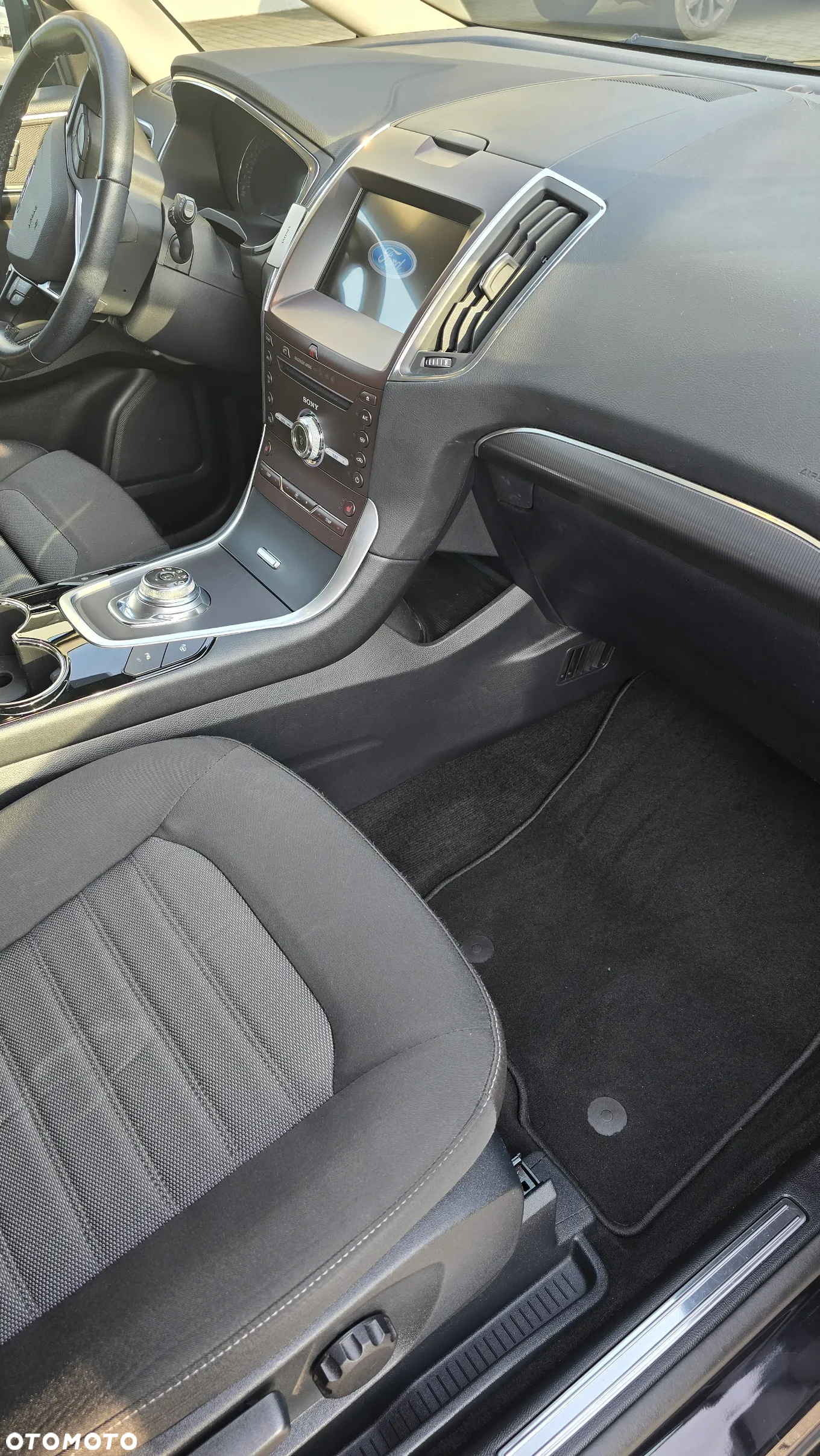 Ford S-Max - 11