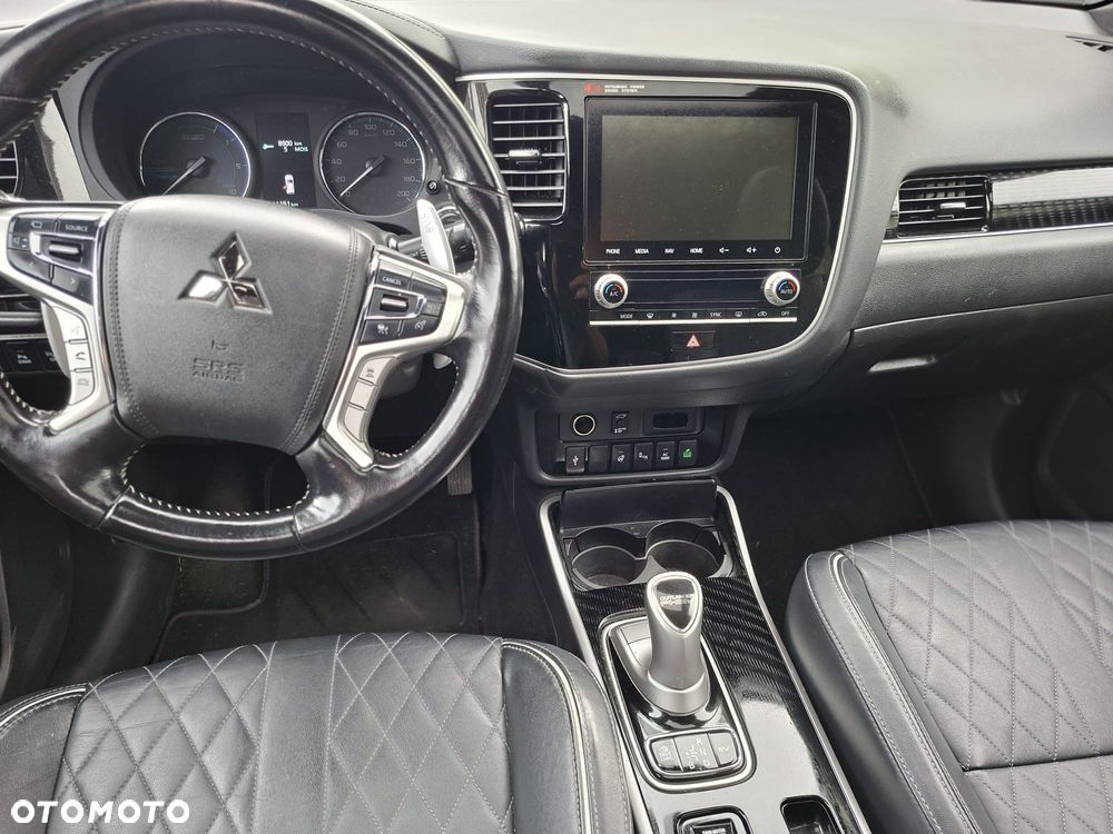 Mitsubishi Outlander 2.4 4WD Diamant+ - 19