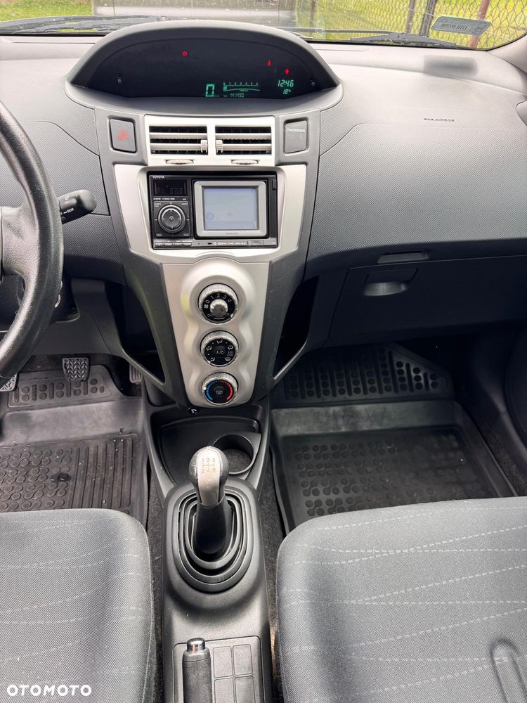 Toyota Yaris 1.3 Luna Premium - 11
