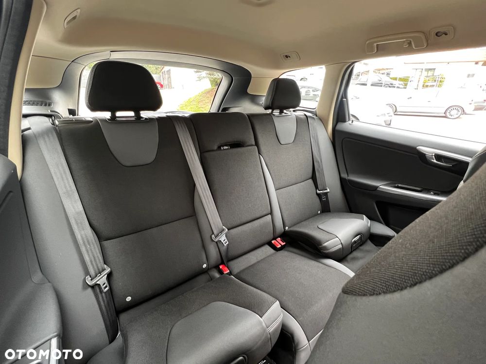 Volvo XC 60 DRIVe Momentum - 17