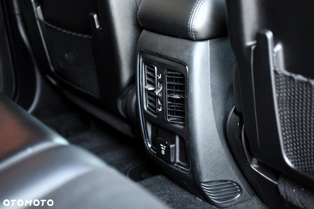 Jeep Grand Cherokee - 34