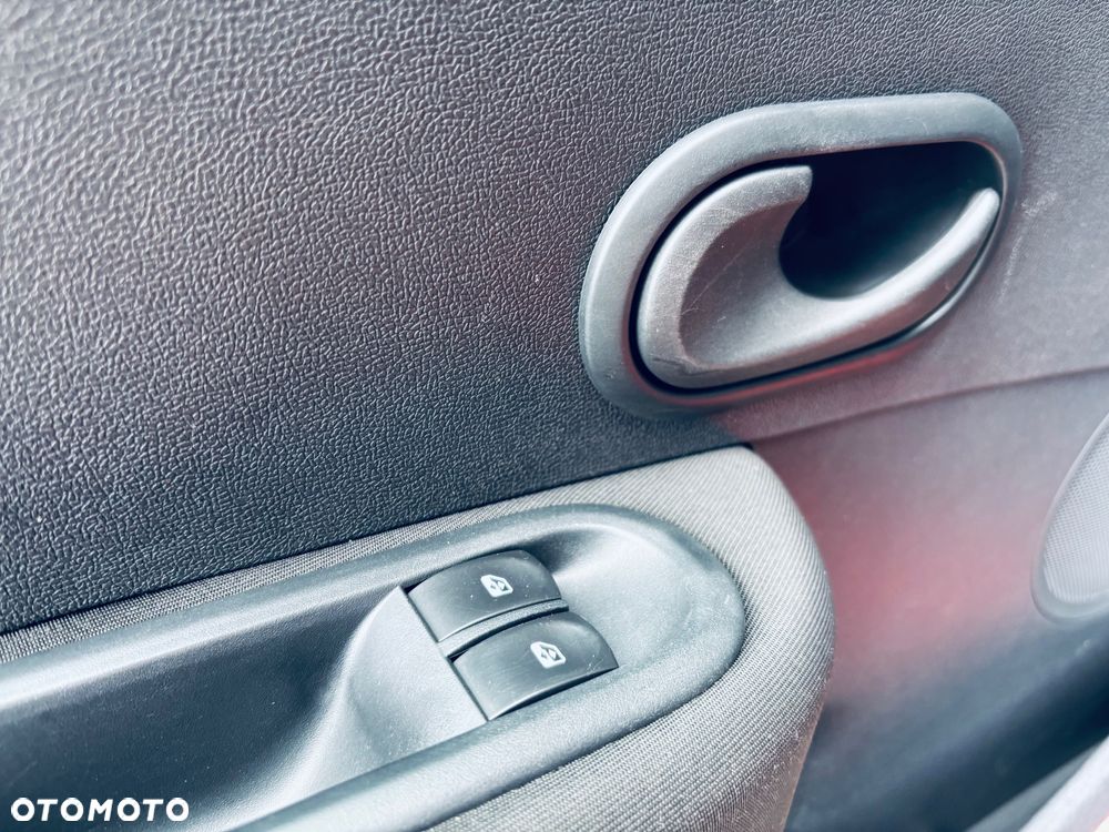 Renault Clio 1.2 16V Authentique - 20