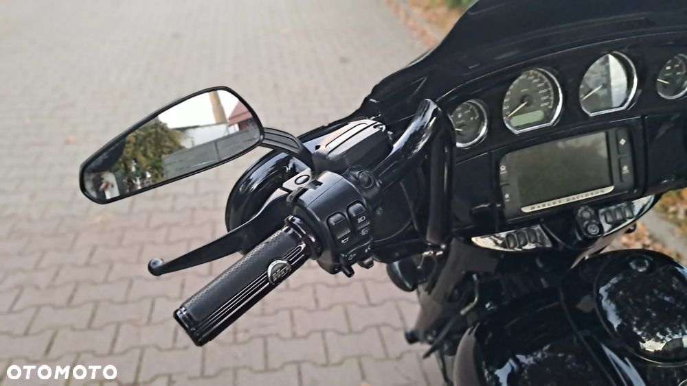 Harley-Davidson Touring Street Glide - 22