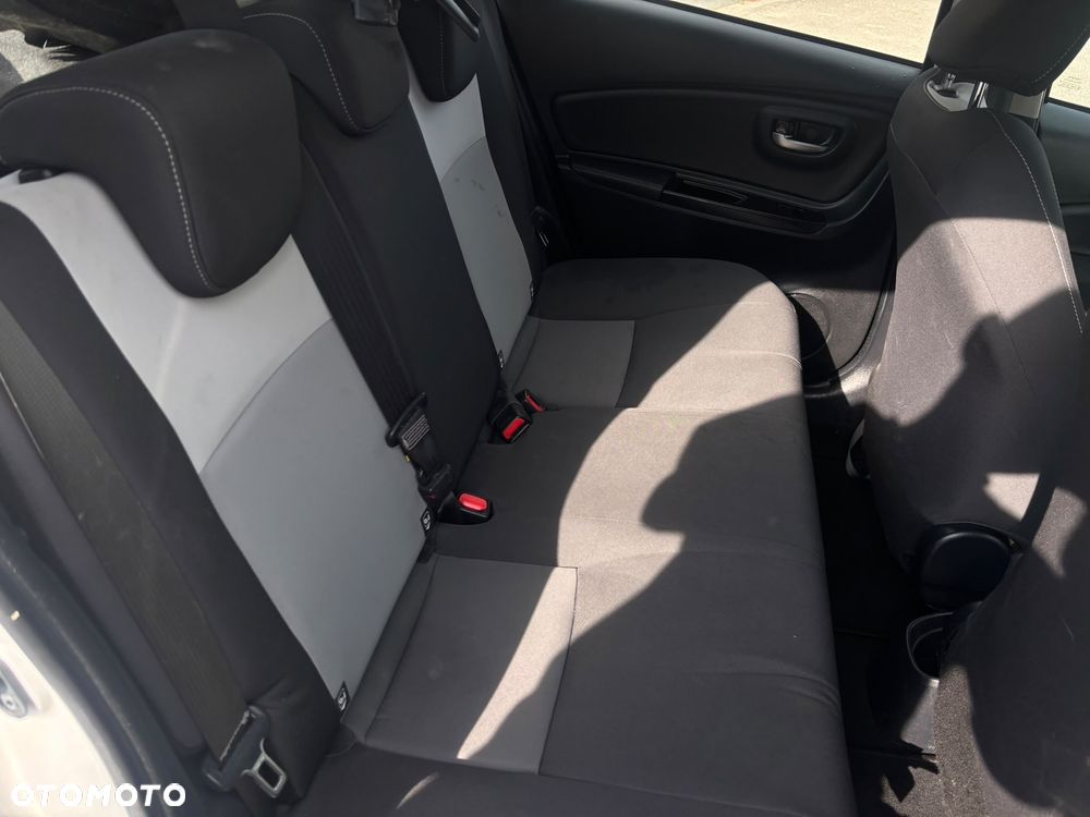 Toyota Yaris Hybrid 100 Active - 19