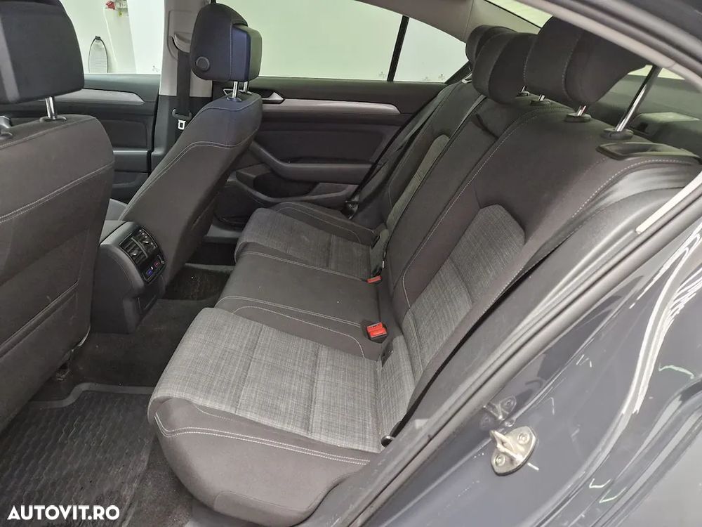 Volkswagen Passat 2.0 TDI DSG Comfortline - 14