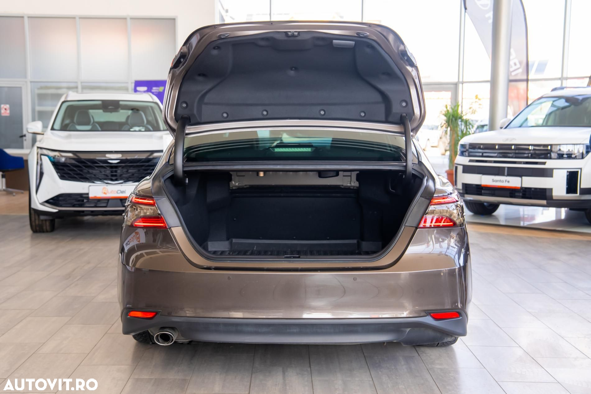 Toyota Camry 2.5 Hybrid Exclusive - 23