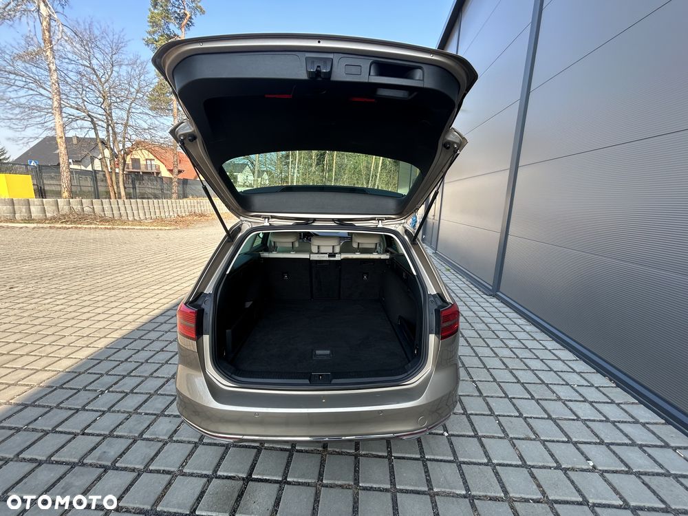Volkswagen Passat - 11