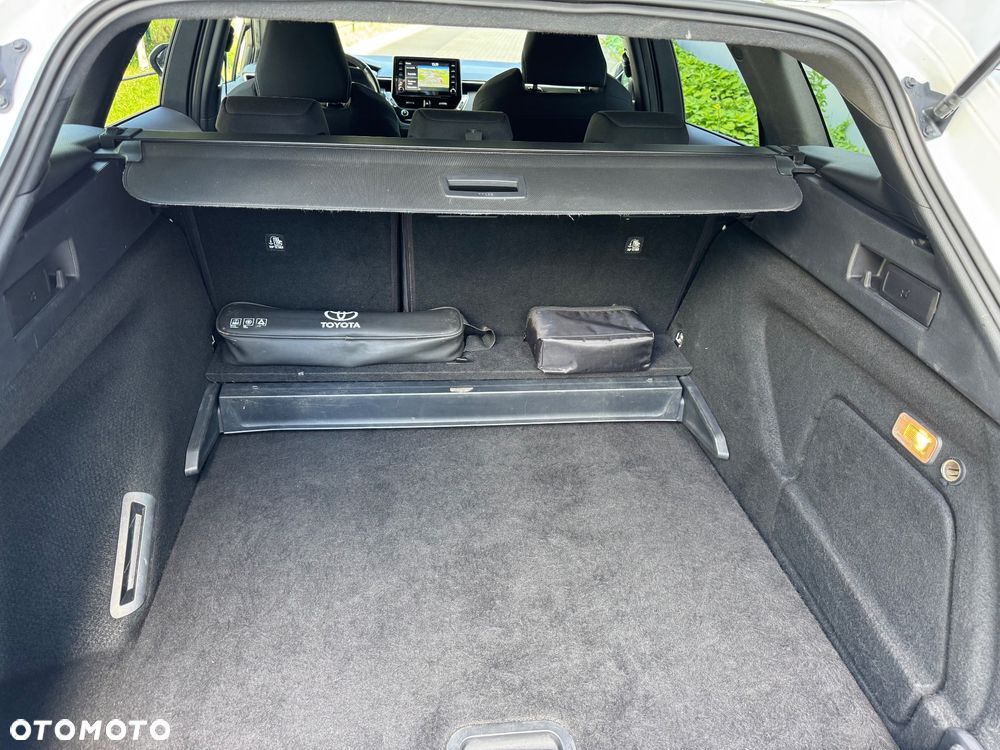 Toyota Corolla 2.0 Black&White - 23