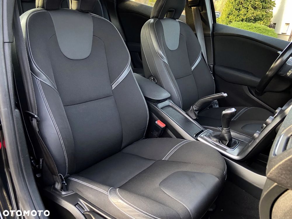 Volvo V40 D3 Momentum - 24