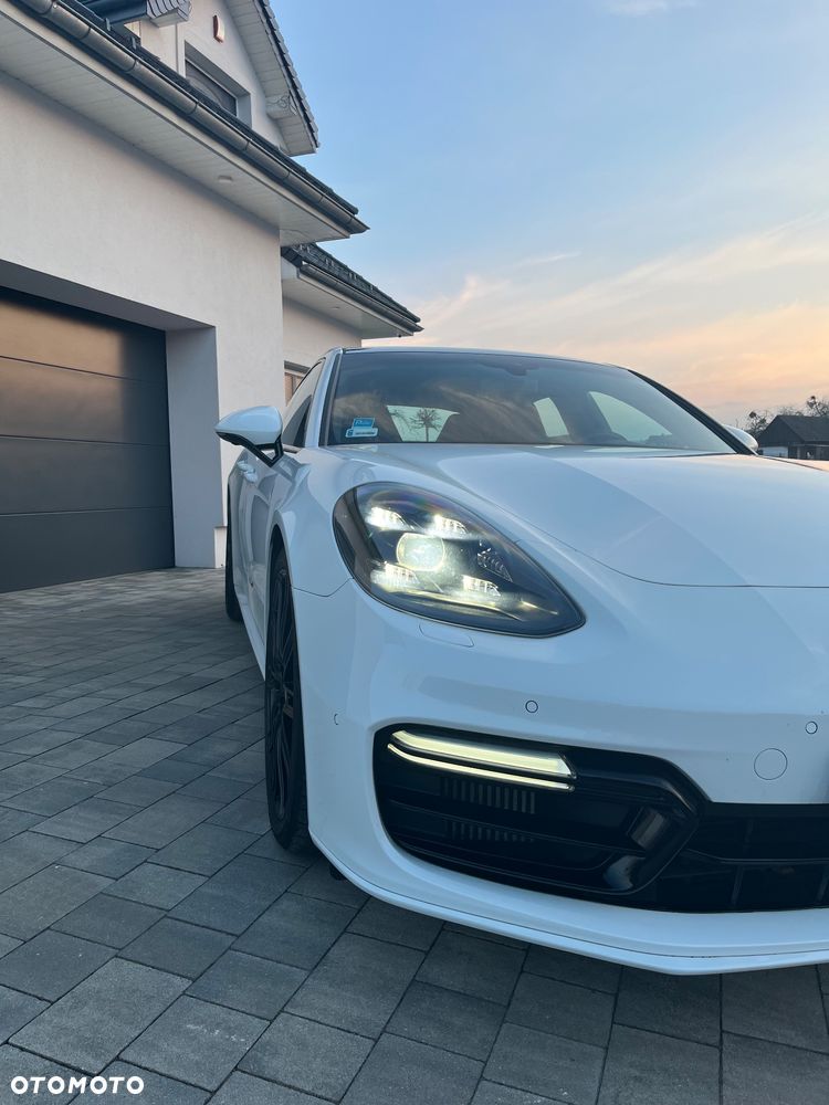 Porsche Panamera 4 - 19