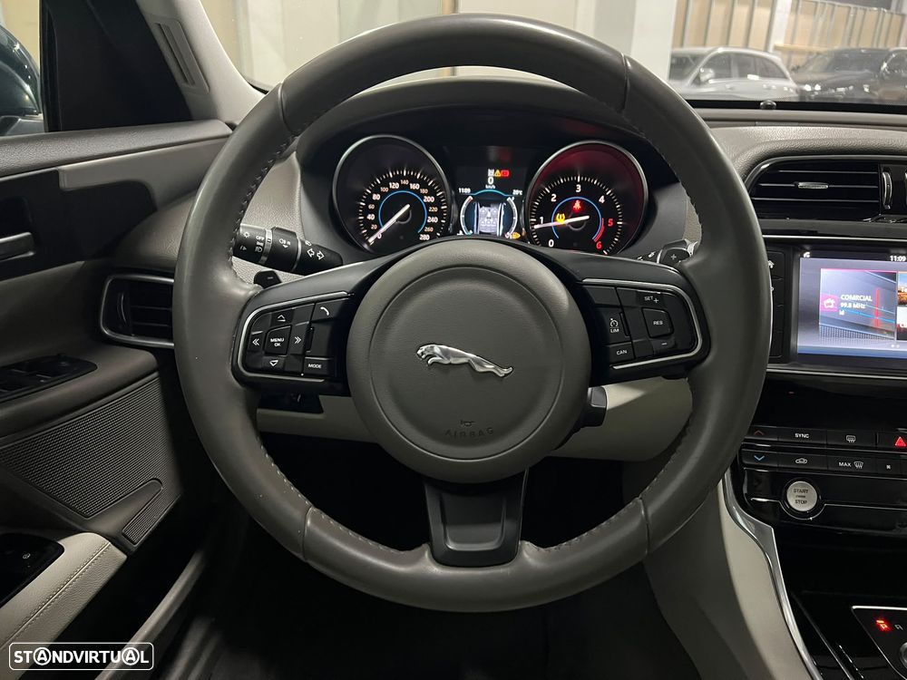 Jaguar XE 2.0 D Portfolio Aut. - 23