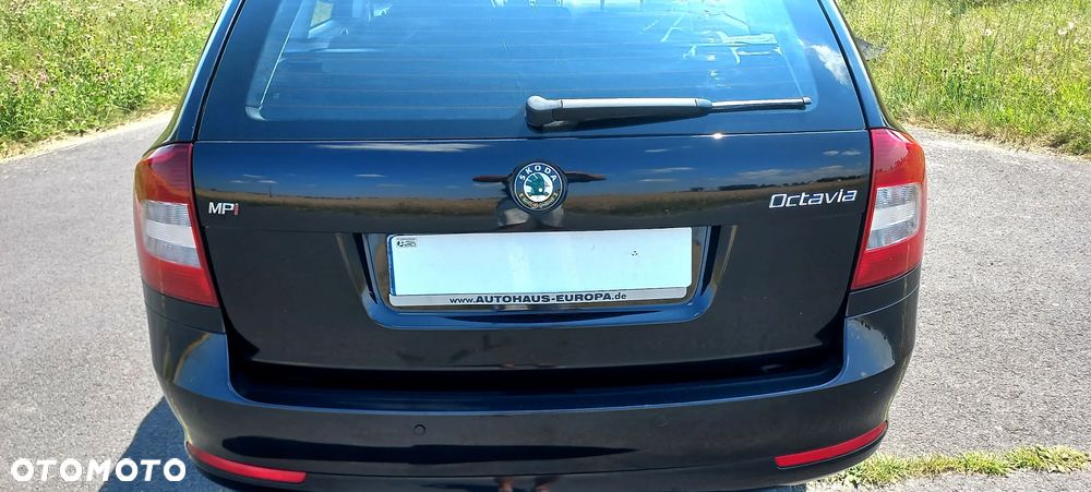 Skoda Octavia 1.6 Combi Ambiente - 15