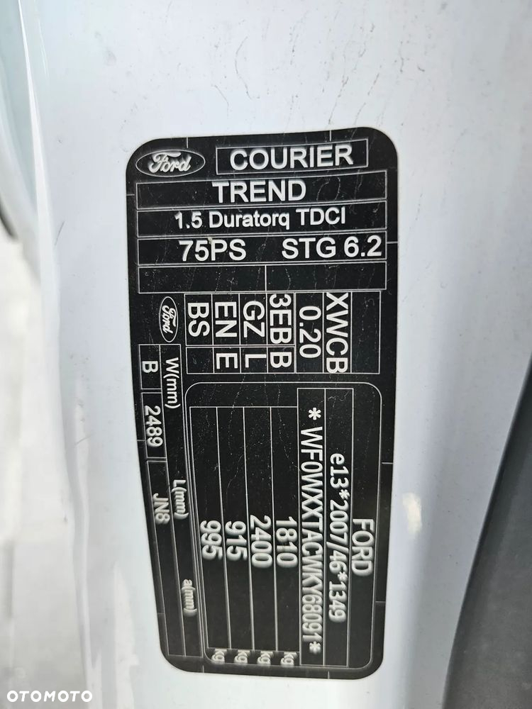 Ford Transit Courier - 16