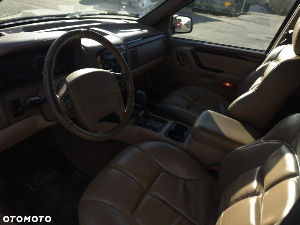 Jeep Grand Cherokee - 8