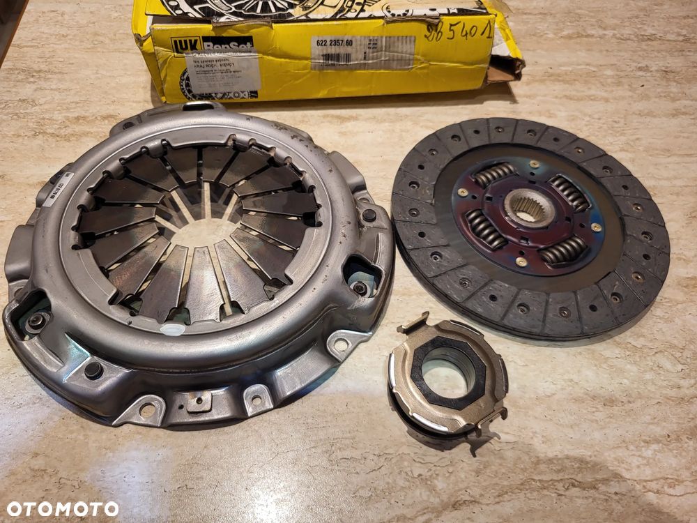 Zestaw sprzęgła z łożyskiem wyciskowym(215mm  SUBARU IMPREZA 1.6/1.8 08.92-12.00 - 1
