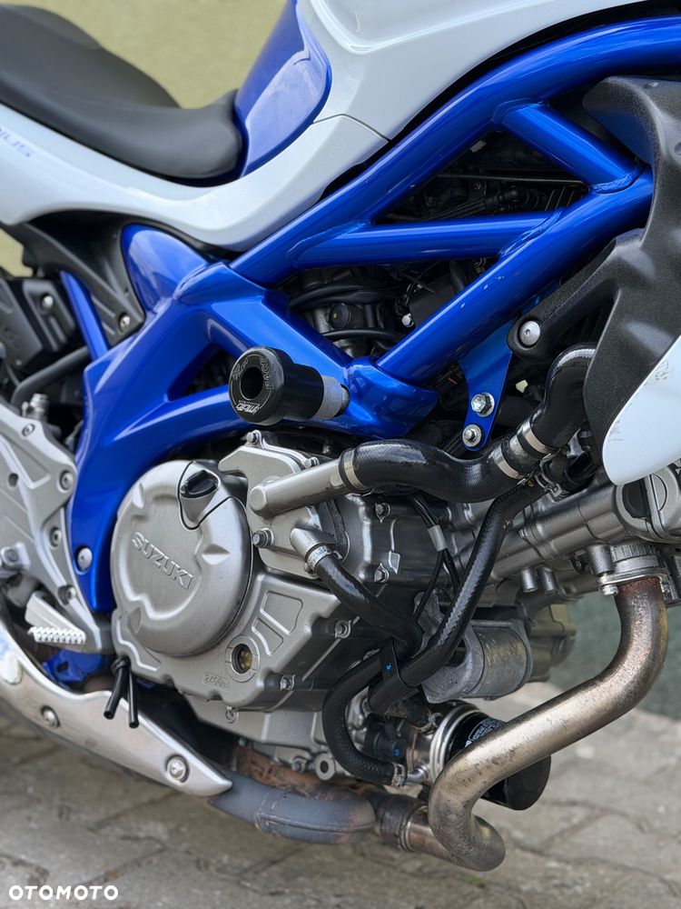 Suzuki Gladius - 5