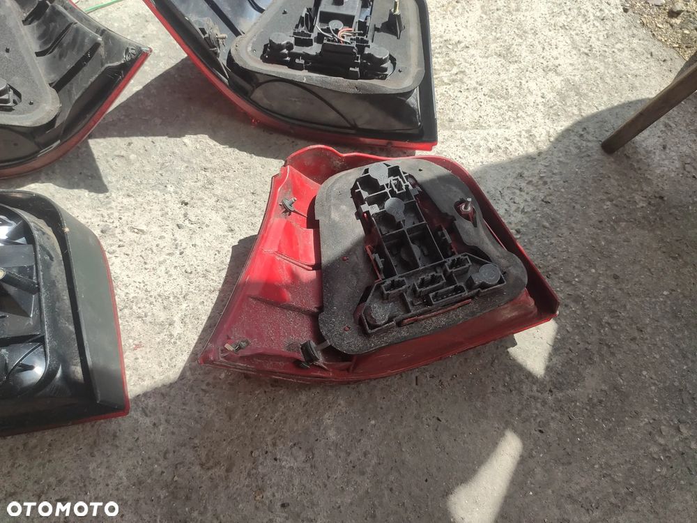 Lampa Prawy Lewy tył Vw Golf IV H/B z listwą żar - 9