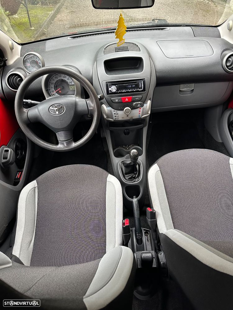 Toyota Aygo Black - 12