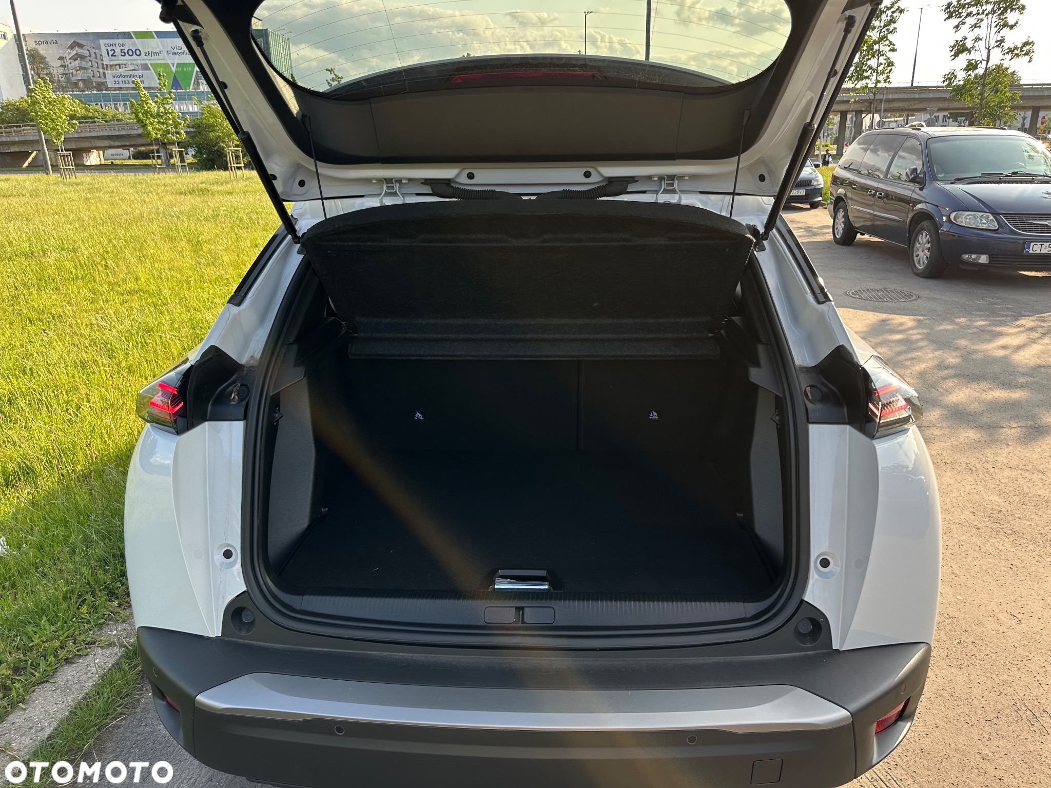 Peugeot 2008 e-2008 54kWh Allure - 7